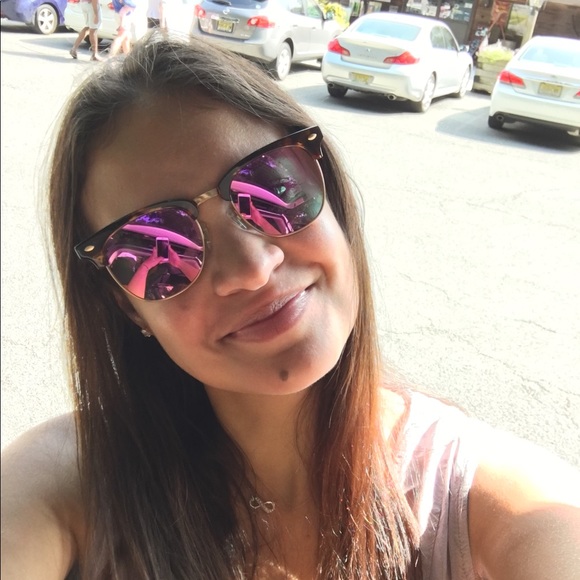 Meet your Posher, Raquel - Picture 2 of 6