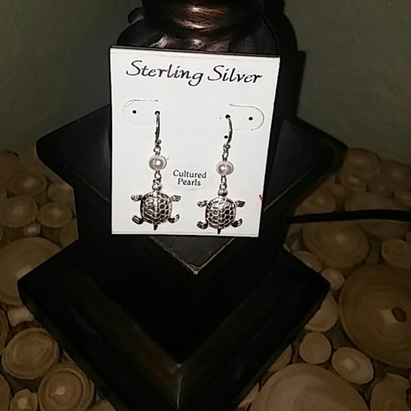 Jewelry - 925 turtles earrings with cultured pearls