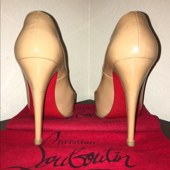 AUTHENTIC Christian Louboutin nude pumps heels