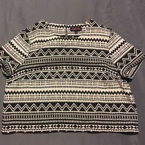 Boutique Aztec pattern crop top 😍