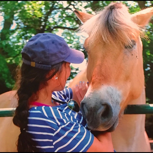 Meet your Posher, Hailey - Picture 3 of 4