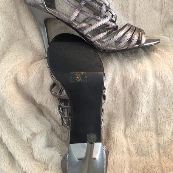 Heels (SOLD) - Picture 3 of 4