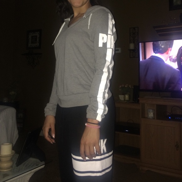 ☄SOLD ON MERC☄ VS grey hoodie - Picture 4 of 4