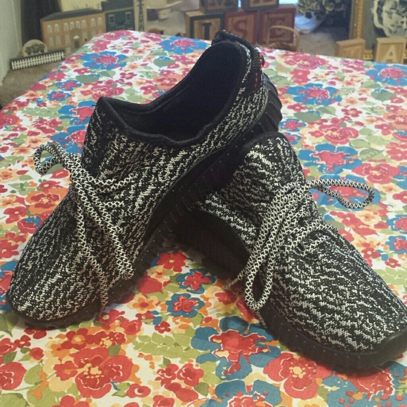 BRAND NEW Women's Size 8.5-9 Woven Sneakers