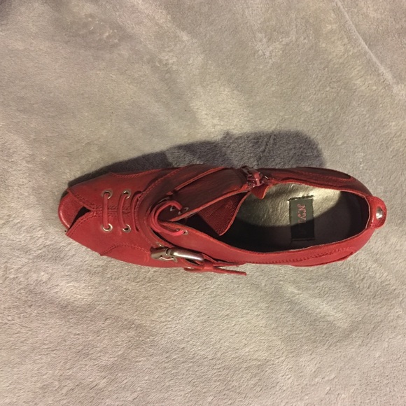 Red heels - Picture 2 of 4