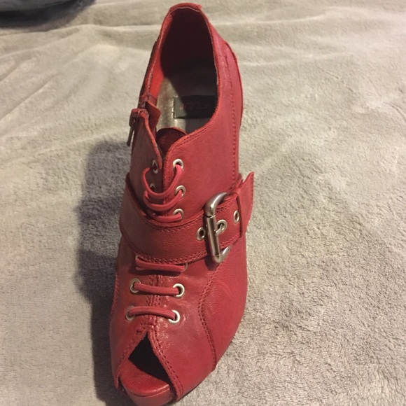 Red heels - Picture 3 of 4