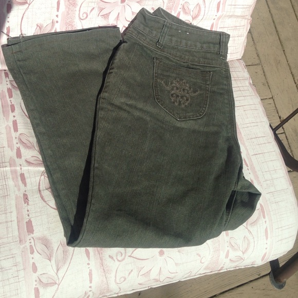 NWOT green jean capris