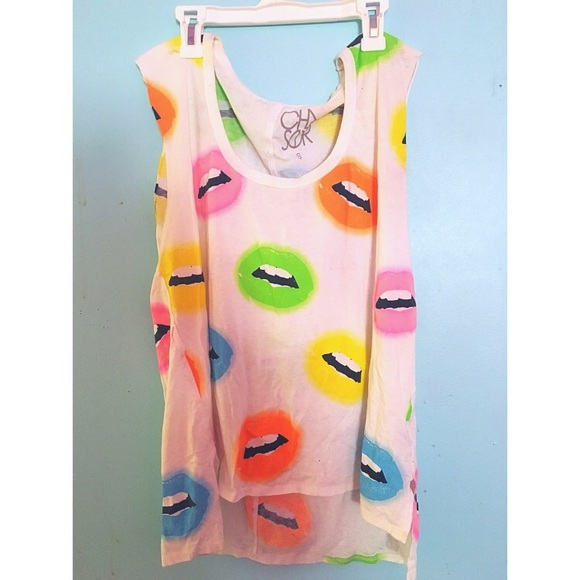 Graphic lip printed tank