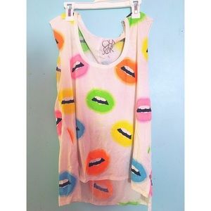 Graphic lip printed tank