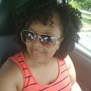 Meet your Posher, Lakeisha