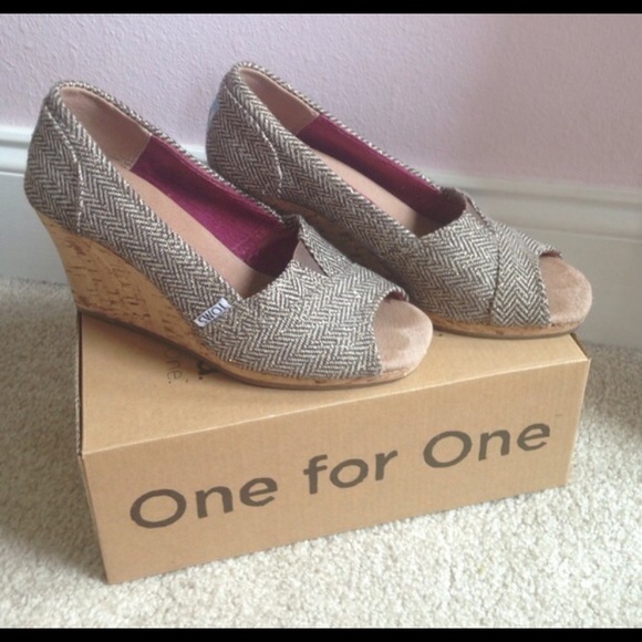 TOMS brown herringbone wedge shoes