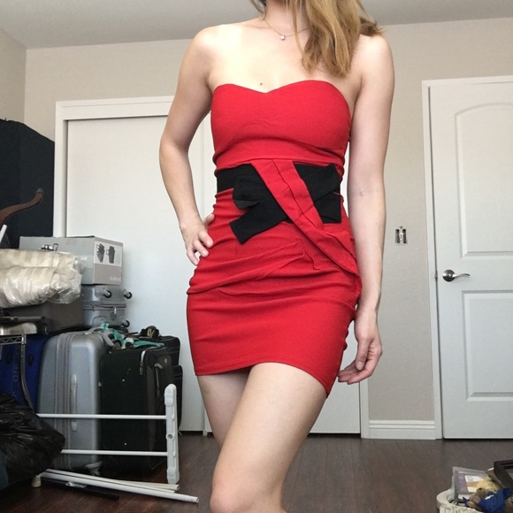 Red sexy strapless dress with ribbon