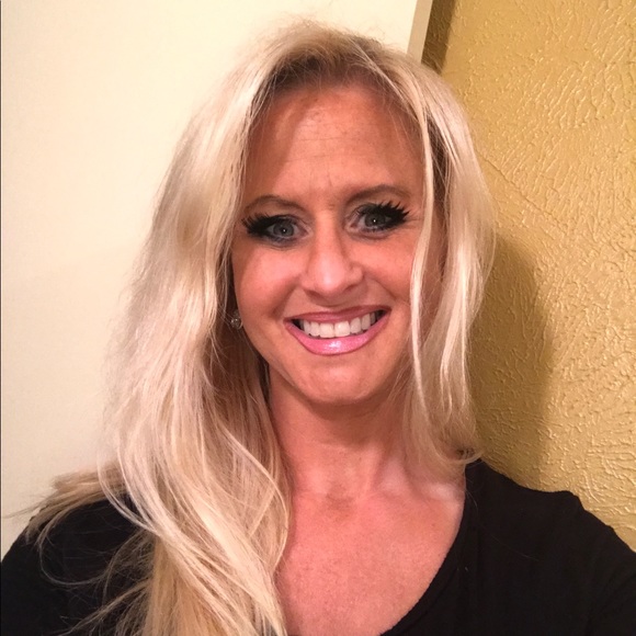 Meet your Posher, Deborah - Picture 2 of 14