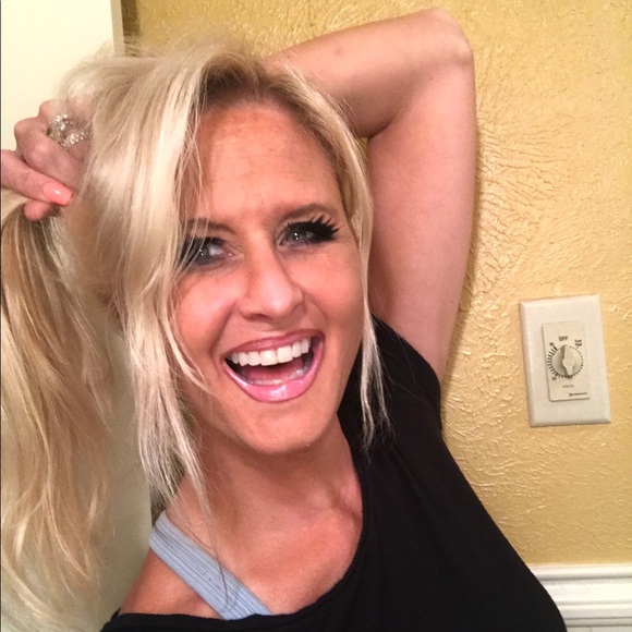 Meet your Posher, Deborah - Picture 3 of 14