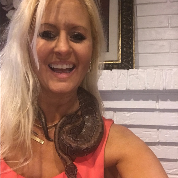 Meet your Posher, Deborah - Picture 6 of 14