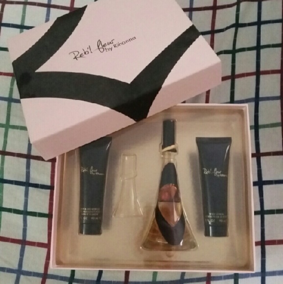 NWOT Rihanna Reb'l Fleur Gift Set for Women
