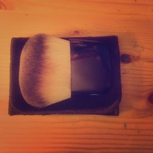 Hourglass brush