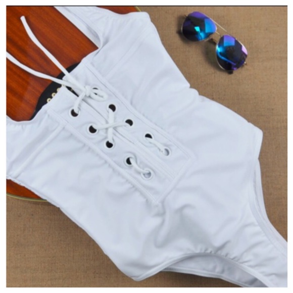 🎉HOST PICK🎉White One piece bathing suit - Picture 2 of 4