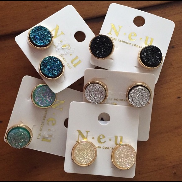 NWT sparkle stud earrings!