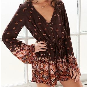 Ecote Helena Long Sleeve Printed Romper