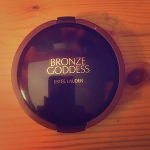 Estée Lauder bronze goddess highlighter