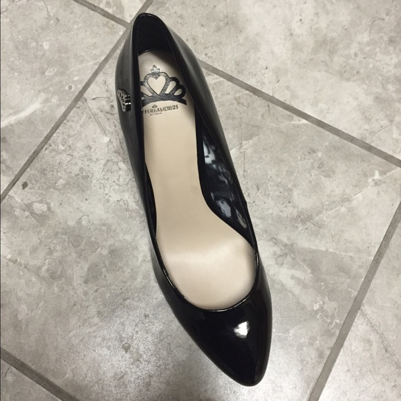 Size 10 Fergalicious by Fergie black pump