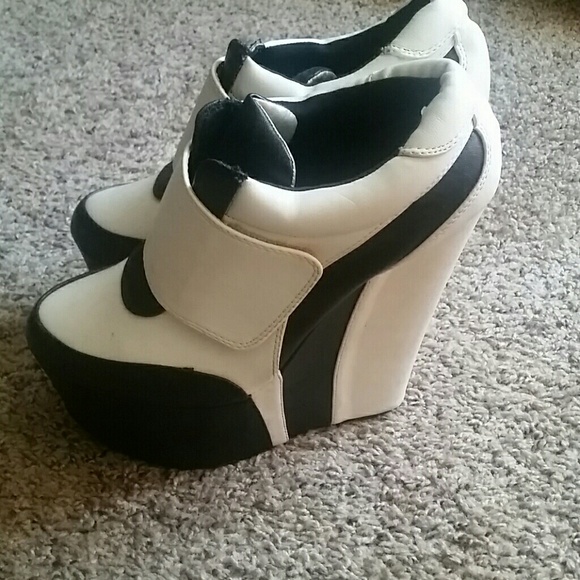 Funky, cute, platforms - Picture 2 of 3