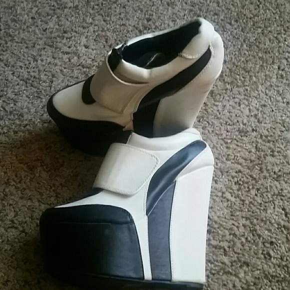 Funky, cute, platforms - Picture 3 of 3