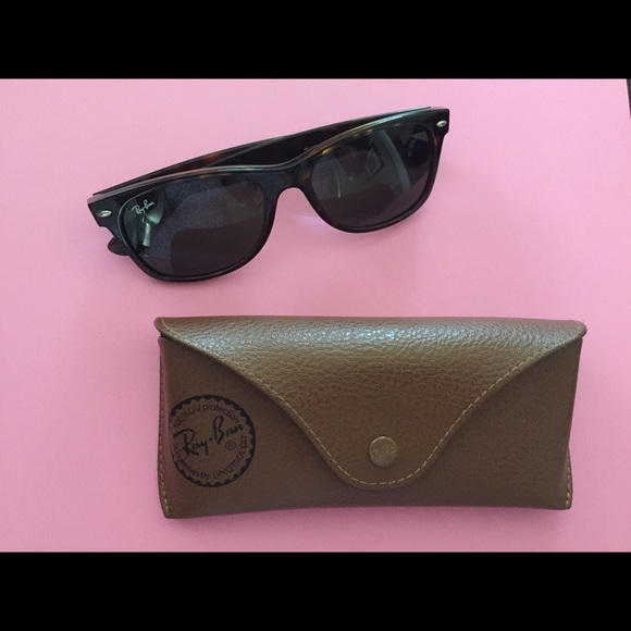 **FLASH SALE** Ray-Ban Wayfarers - Picture 2 of 3