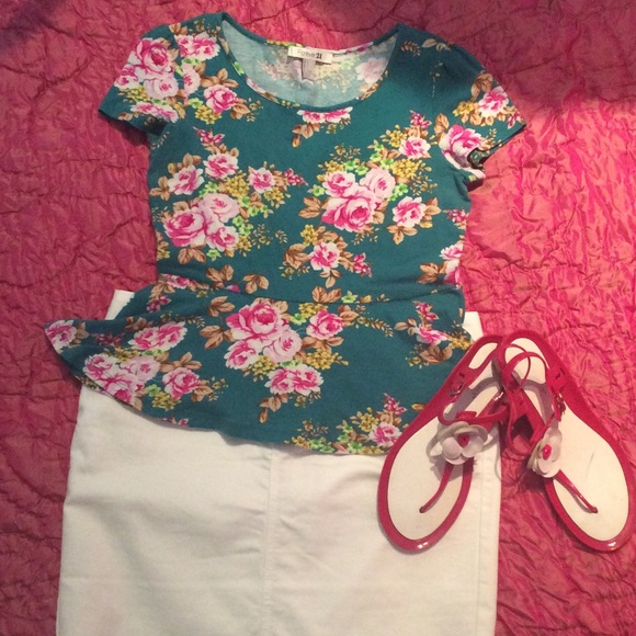 Forever 21 peplum bottom tee sizeL