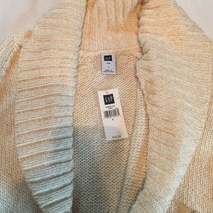 Gap sweater
