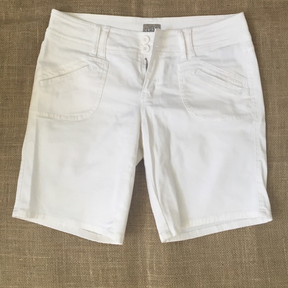 White Bermuda shorts