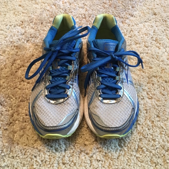 Brooks Adrenaline running shoes w/ arch support