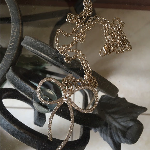 Claire's Bow Necklace - Picture 3 of 3