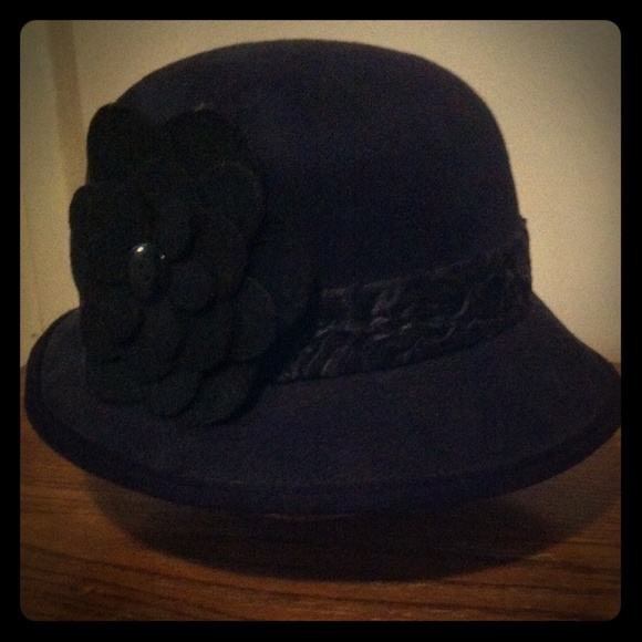 Vintage hat with felt flower. Super cute!