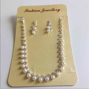NWT Pearl Rhinestone Necklace earrings