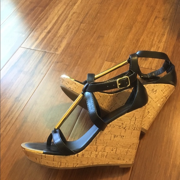 Black wedges