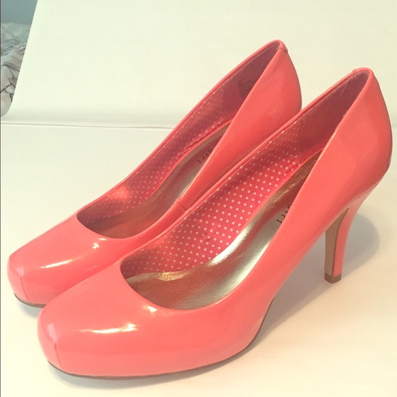 Madden Girl "Getta" Pumps
