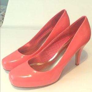Madden Girl "Getta" Pumps
