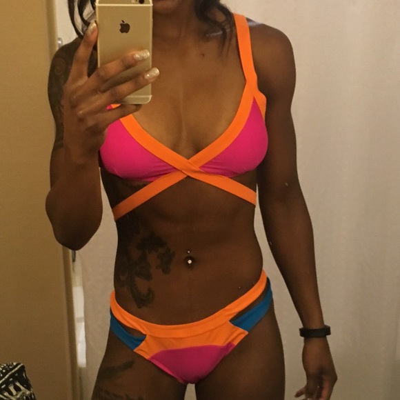 Strappy bathing suit - Picture 3 of 3