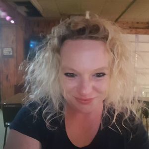 Meet your Posher, Lora