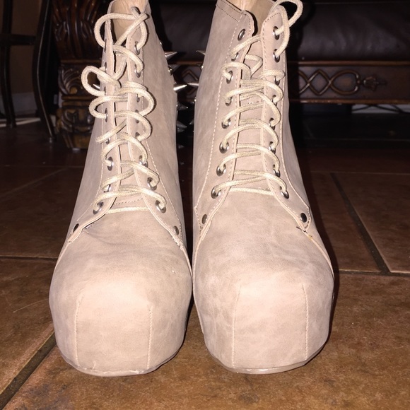 Vintage Heels. Size 8 1/2. Only worn once - Picture 2 of 4