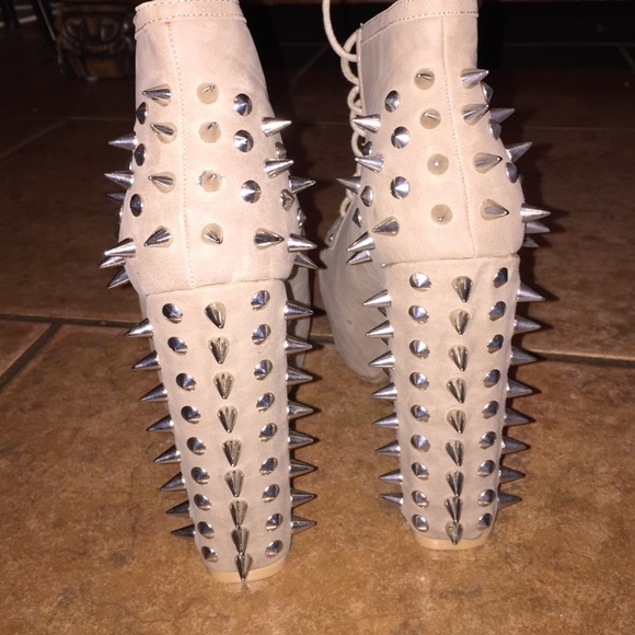 Vintage Heels. Size 8 1/2. Only worn once - Picture 4 of 4