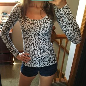 Black and white leopard long sleeve