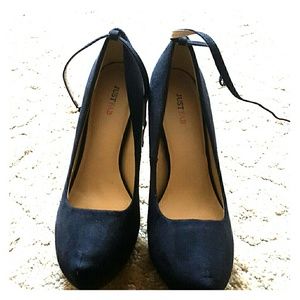 Black suede Just Fab pumps