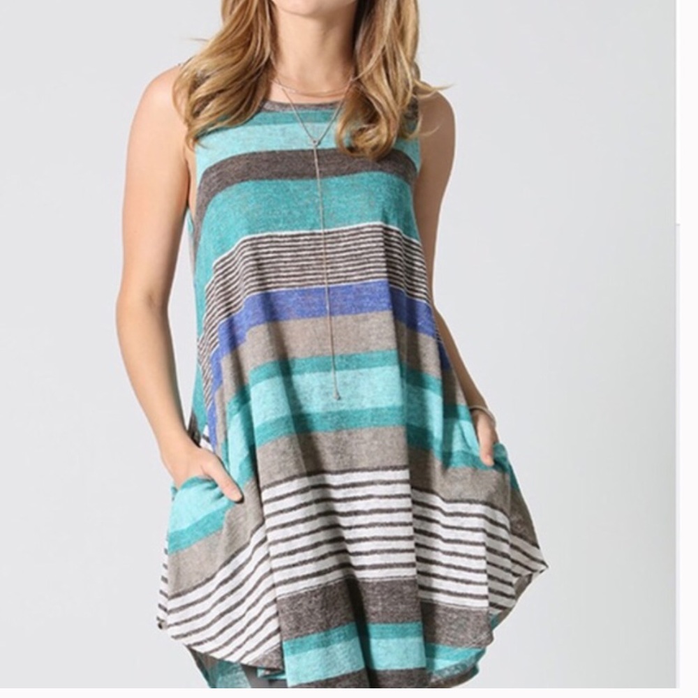 ❌SOLD❌ Turquoise Pocket Swing Tunic. - Picture 1 of 4