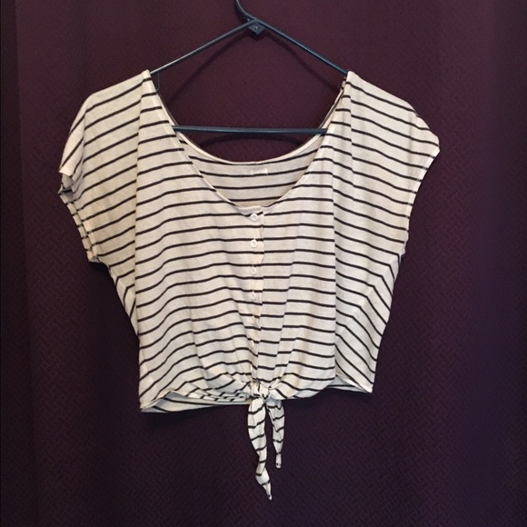 RVCA Tops - RVCA tie up striped crop top