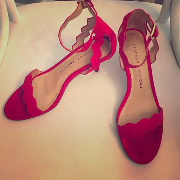 Chinese Laundry size 6.5 red suede heels