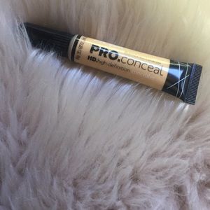 LA GIRL PRO CONCEAL YELLOW CORRECTOR