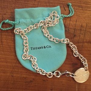 Tiffany & Co. Return to Tiffany oval tag necklace